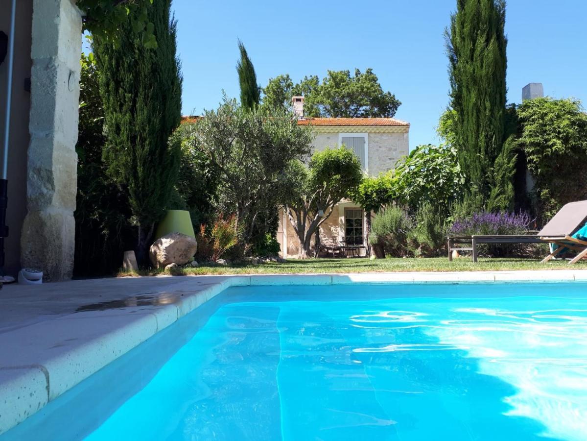 Le Mas du Chemin : mas typique des Alpilles Paradou Extérieur photo