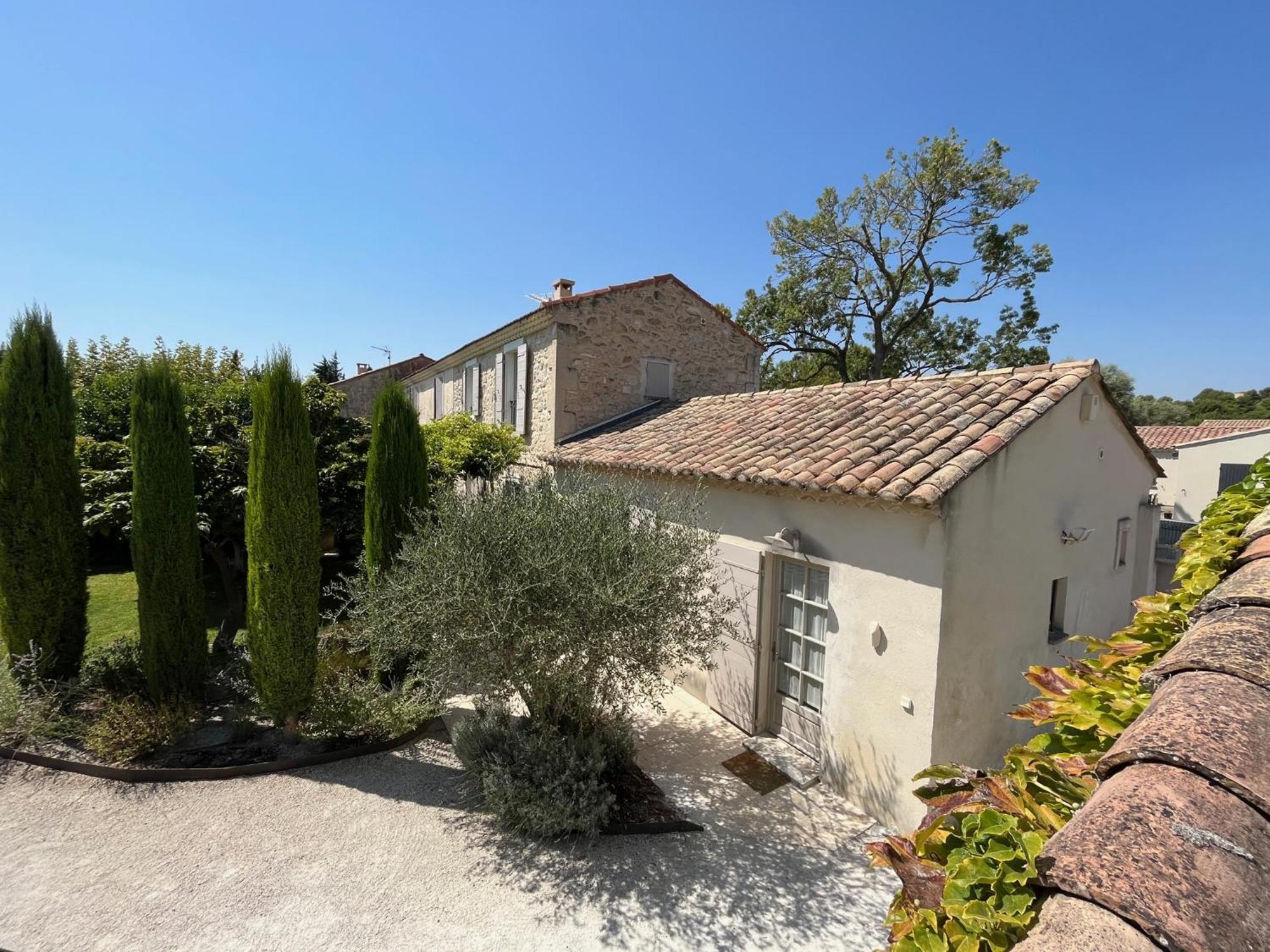 Le Mas du Chemin : mas typique des Alpilles Paradou Extérieur photo