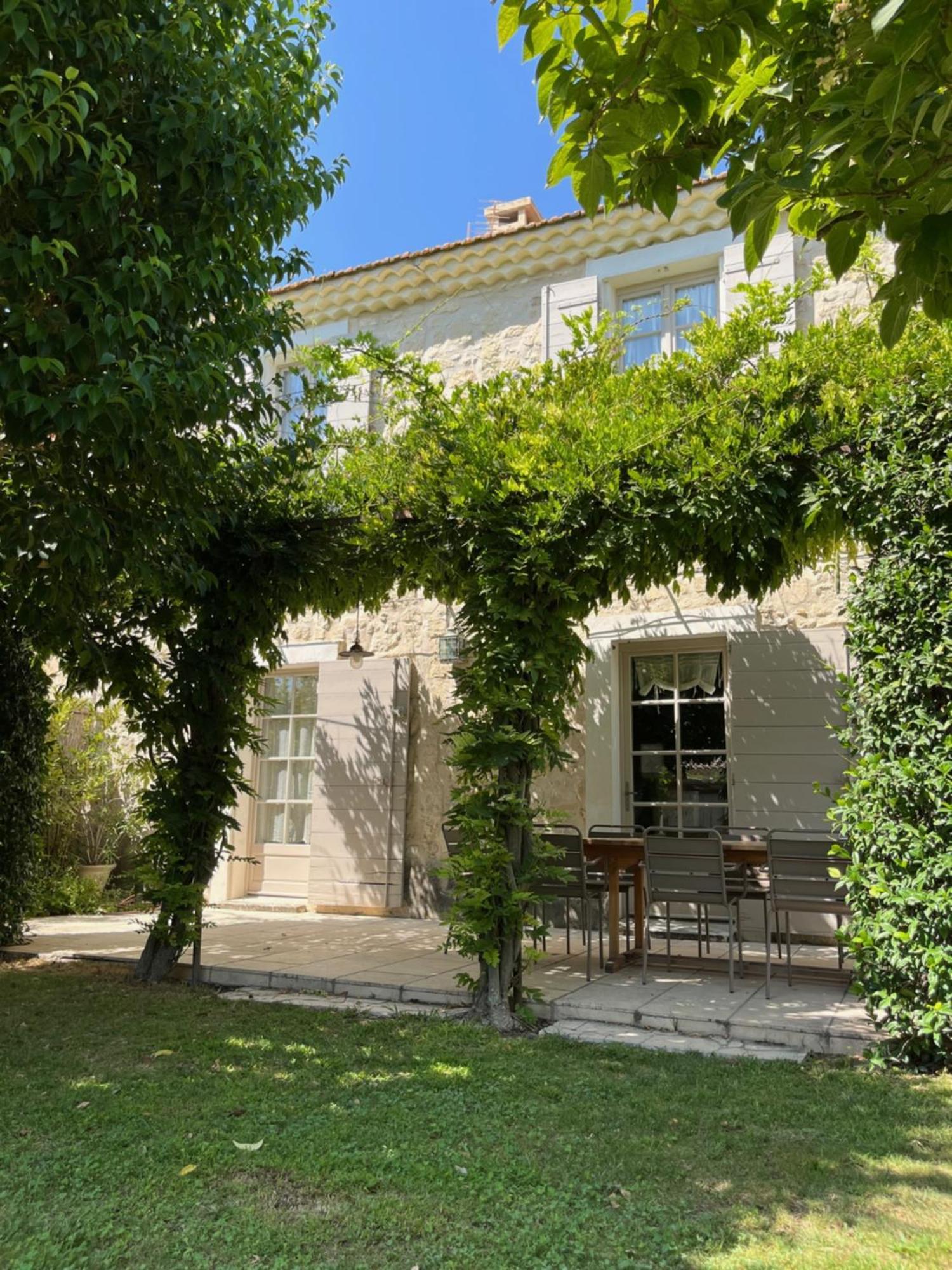 Le Mas du Chemin : mas typique des Alpilles Paradou Extérieur photo